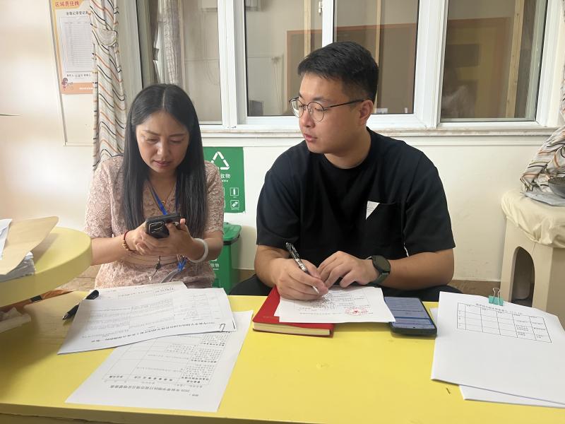 督学查看材料.JPG 督学查看材料.JPG