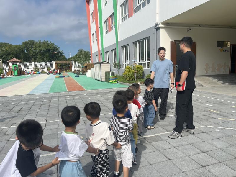 督学与老师进行沟通.JPG 督学与老师进行沟通.JPG